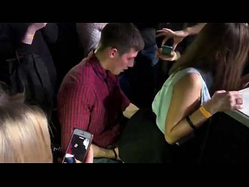 ❤️ Sex nyata dina nightclub Rusia. gadis Rusia 18 taun heubeul dina anus jeung heunceut fucked di nightclub a Poro anal di urang