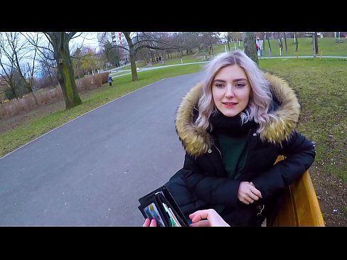 ❤️ Swallows cum panas muhrim pikeun duit - blowjob di taman ku Eva Elfie Poro anal di urang